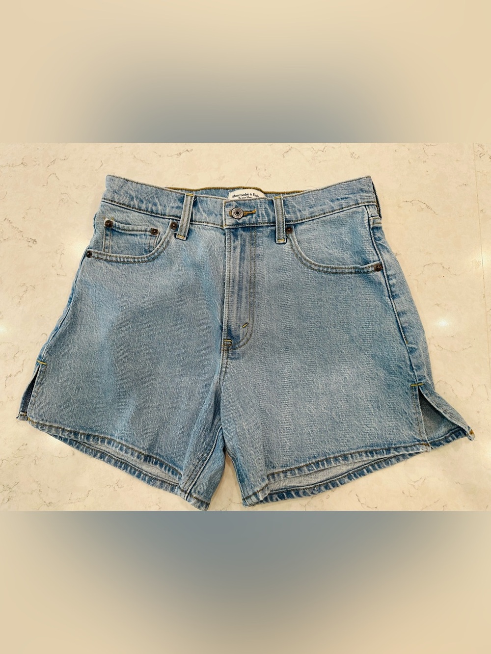 Like new Size 27 (4) Abercrombie & Fitch High-Rise Dad Shorts Light Blue Denim